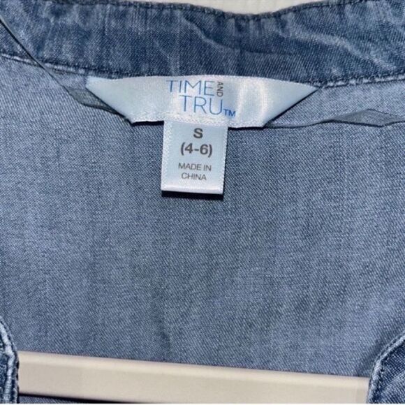 Time & Tru Blue Denim Tunic Top(Size S/4-6) - Picture 6 of 7